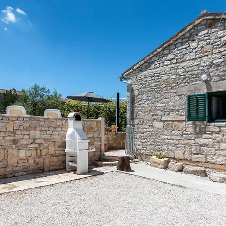 Two-bedroom Holiday In Rakalj