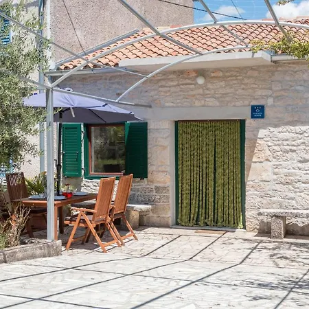 Two-bedroom Holiday In * Rakalj