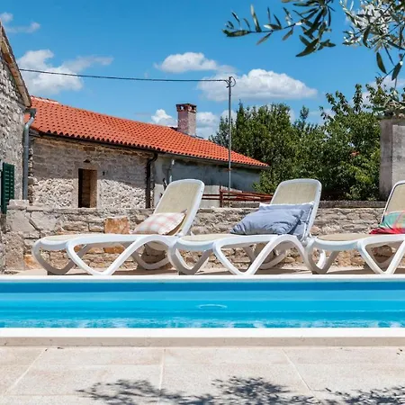 Two-bedroom Holiday In Σπίτι διακοπών *