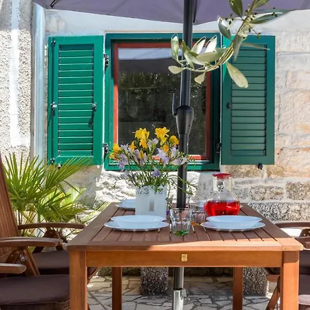 Two-bedroom Holiday In Rakalj